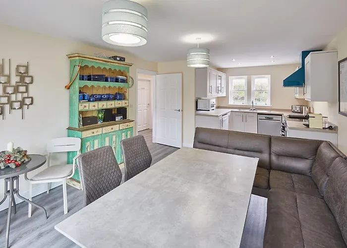 Host & - Carlewell *