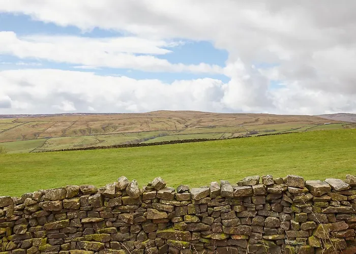 Host & - Carlewell * Middlesmoor